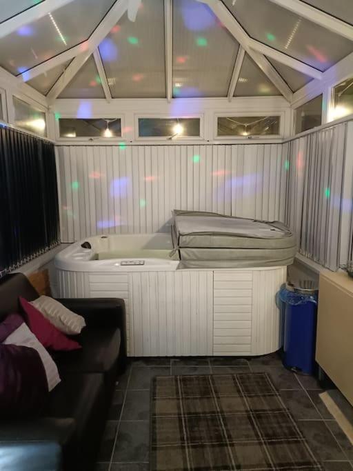 Big Fireplace Aga Hot Tub Wet Room Barn Garage Ланели Екстериор снимка